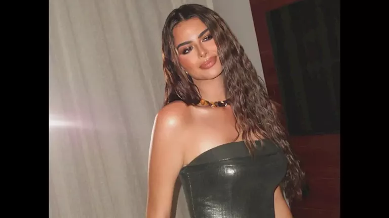 جاذبية اللون الأخضر.. هنادي مهنا بفستان أنيق في مهرجان القاهرة السينما