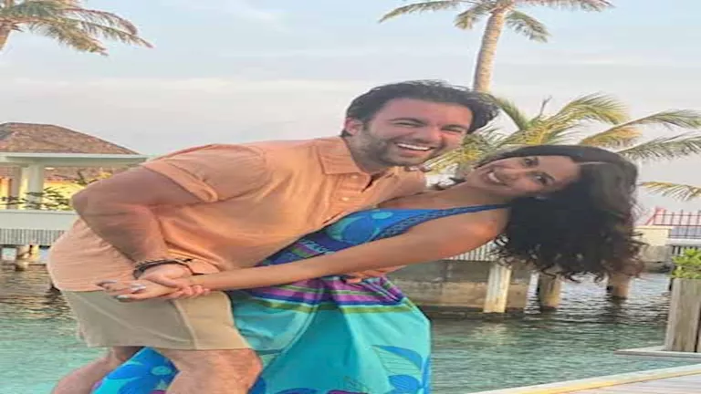 شريف رمزي يحتفل بعيد ميلاد زوجته وينشر صورًا من رحلتهم في المالديف