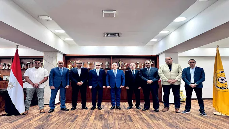 جلسة ودية بين محافظ الإسماعيلية وأعضاء لجنة الإنقاذ النادي