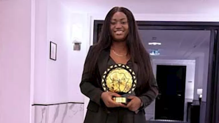 “يقف بين الكبار”.. تعليق زوجة مايبلي على تتويجه بأفضل لاعب داخل أفريقي