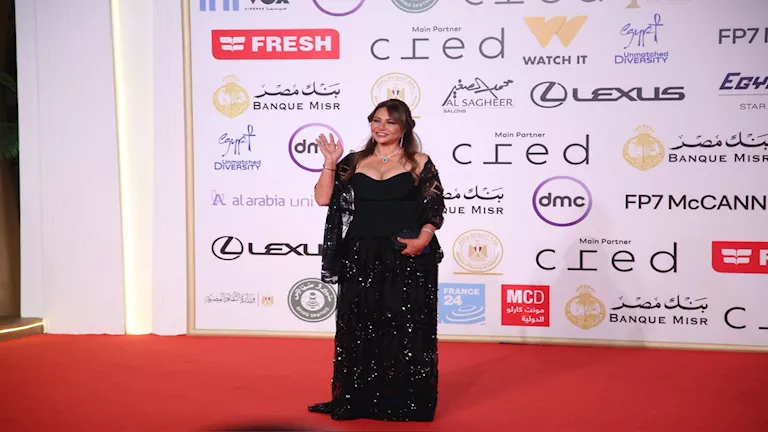 ليلى علوي تهنئ عمرو أديب ولميس الحديدي على خطوبة نجلهما