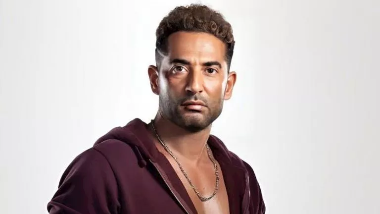 يجسد شخصية جمال عبد الناصر.. عمرو سعد يروج لفيلم “الست”