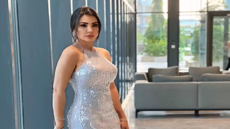 “يناسب قوامها”.. ناقد موضة يشيد بإطلالة دينا فؤاد في القاهرة السينمائي