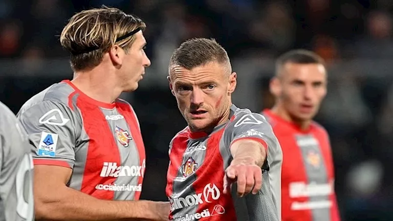 “ساعات ومجوهرات وأموالًا”.. السطو على منزل جيمي فاردي في إيطاليا