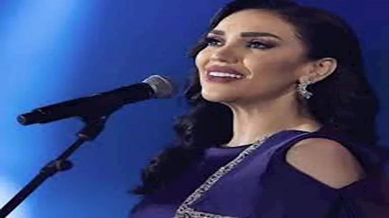 “جمال واحتشام”.. مي فاروق تخطف الأنظار بإطلالتها