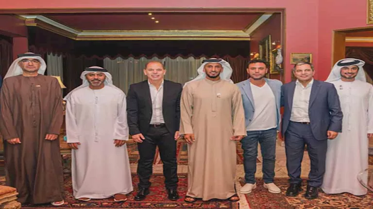 رئيس المجلس الوطني للإعلام بالإمارات يزور عادل إمام في منزله