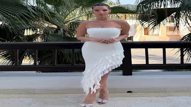 إيمان العاصي بإطلالة جريئة في أحدث ظهور لها