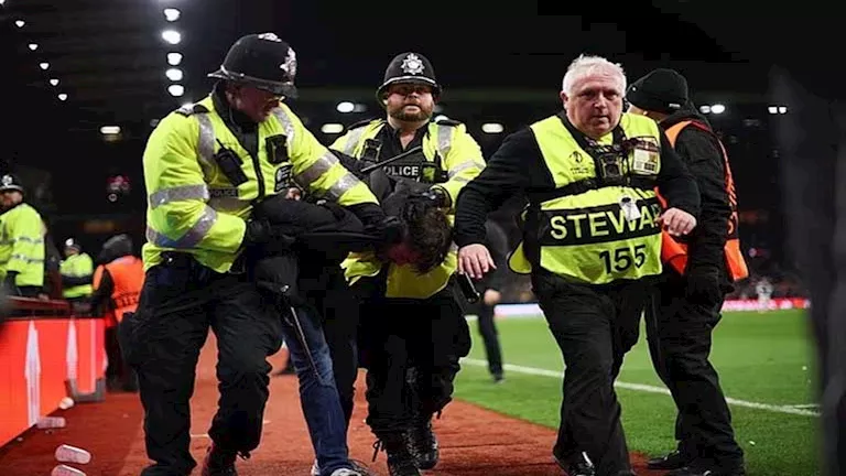 “في الرأس”.. إصابة خطيرة لنجم في الدوري الأوروبي