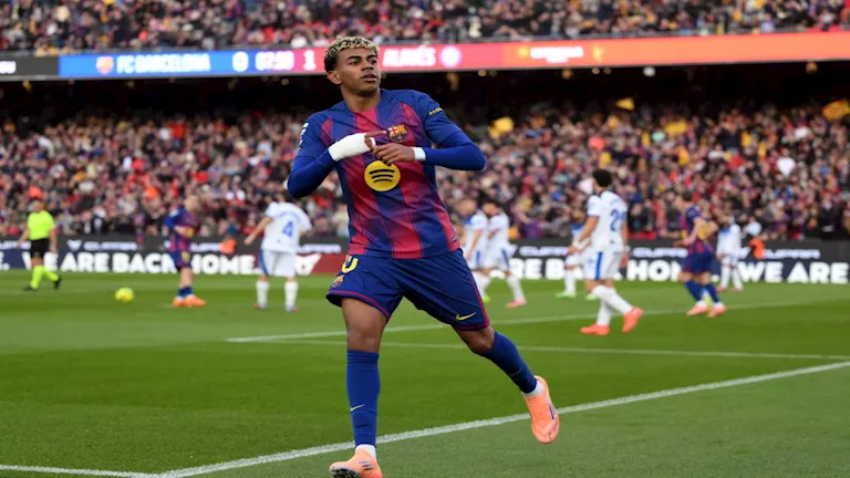 3 أهداف وتصدي إعجازي.. ماذا حدث في الشوط الأول بين برشلونة وألافيس؟