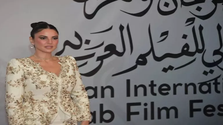 درة ساحرة ونادية الجندي أنيقة.. أبرز إطلالات النجمات في افتتاح مهرجان