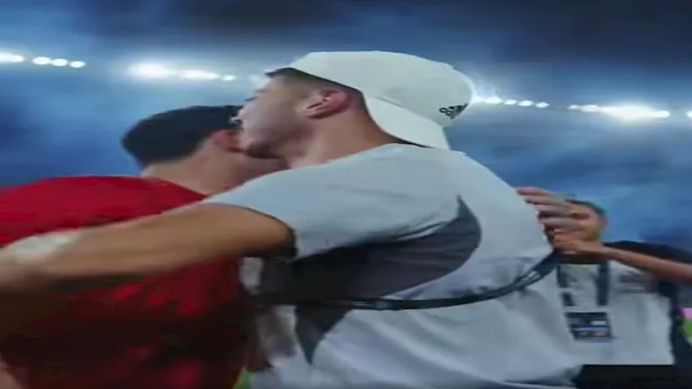 احتفال خاص لإمام عاشور مع لاعبي الأهلي بعد التأهل إلى نهائي السوبر الم