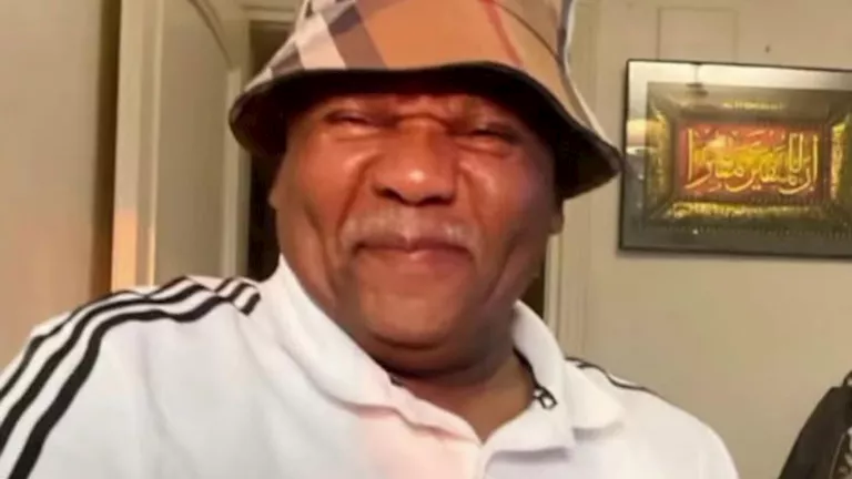 “جاري وبيصلي معي الفجر”.. الشيخ محمد جبريل ينعى والد الفنان محمد رمضان