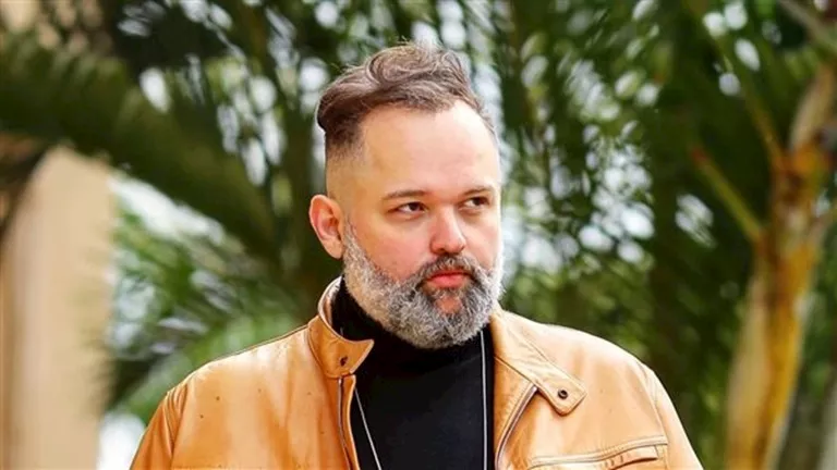 “تحت الملاحظة 48 ساعة”.. محمد محمود عبد العزيز يكشف تطورات حالة زوجته