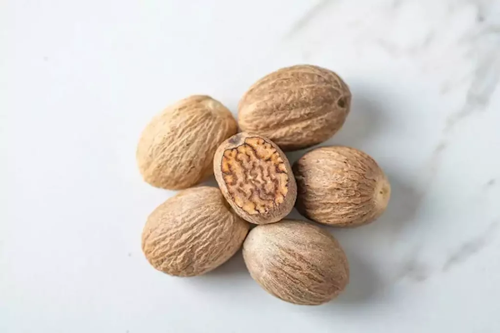 مفاجأة.. هذا ما يحدث لجسمك عند تناول الجوز