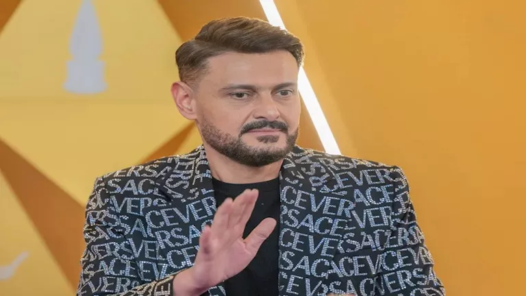 “الأهلي نمرة واحد”.. رامز جلال يحتفل بتتويج الأهلي بالسوبر المصري