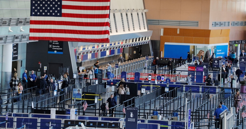 شركات الطيران الأميركية تلغي 1330 رحلة جوية بسبب الإغلاق
