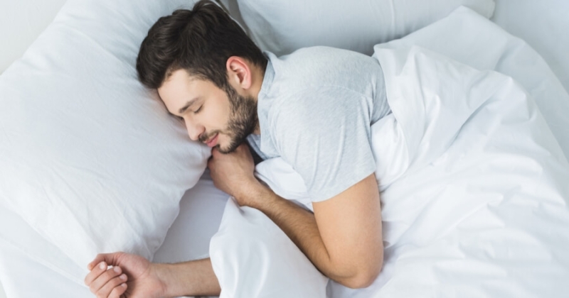 هل تعاني من الأرق؟ 7 أطعمة تساعدك على النوم بهدوء