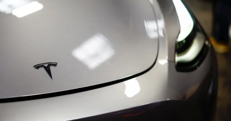 تسلا تطلب من مورديها استبعاد المكونات الصينية في سياراتها الأميركية