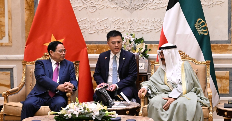 سمو الأمير يستقبل رئيس وزراء فيتنام