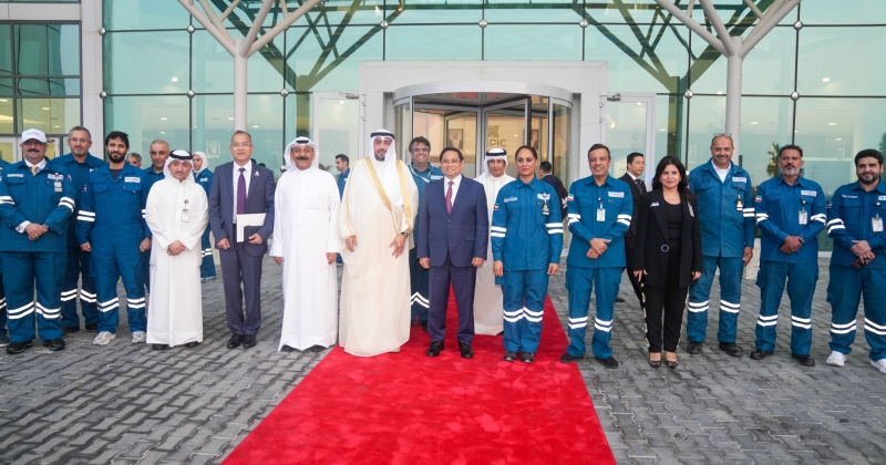 رئيس وزراء فيتنام يزور مصفاة الزور