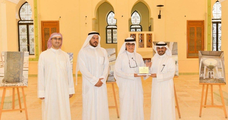 صباح بدر السالم يزور مسجد عبدالله العثمان بعد فوزه بجائزة التميز الخليجي