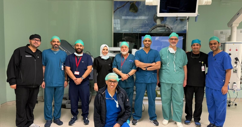 الكويت تُسجّل إنجازاً طبياً متقدّماً.. استئصال الغدة الدرقية بالروبوت عبر الفم دون جروح ظاهرية.. في مستشفى جابر الأحمد