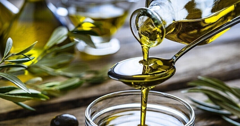 زيت الزيتون يحسّن صحة الأوعية الدموية.. دراسة تكشف