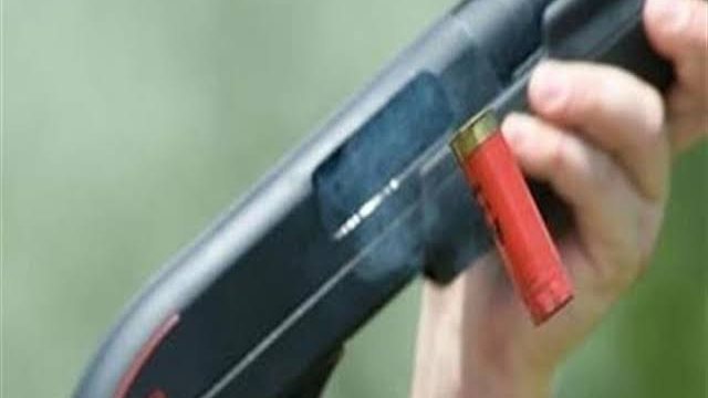 مصرع شاب وإصابة آخرين بطلقات نارية أمام عزبة البوصة بقنا