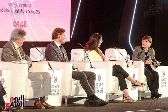 منصة الندوة الأولي للمنتدي