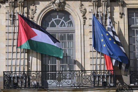 العلم الفلسطيني يرفرف على مبنى بلدية تورونتو للمرة الأولى