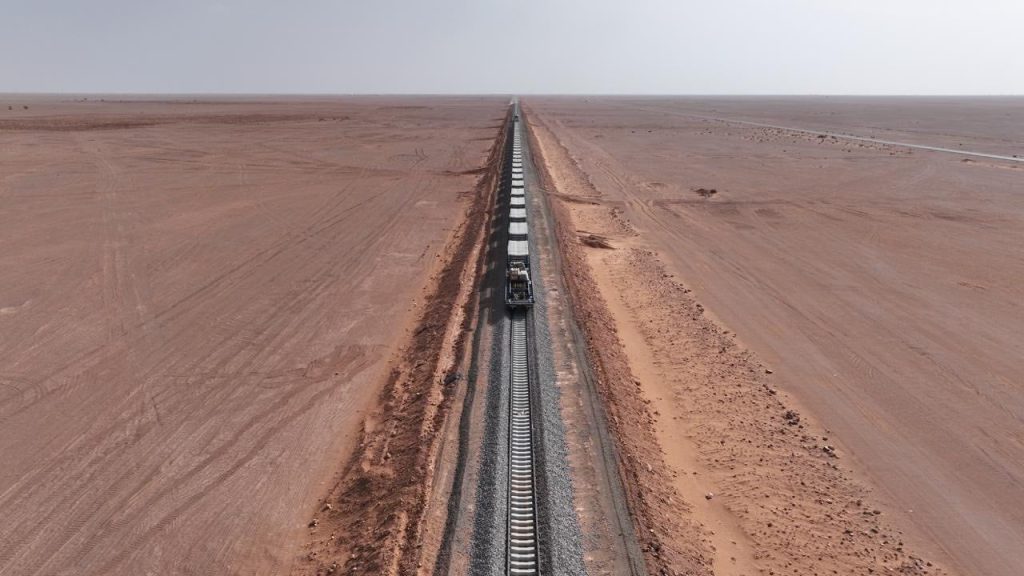 انطلاق خط السكة الحديدية “تندوفبشار” في جانفي 2026 بيوم احتفالي وطني