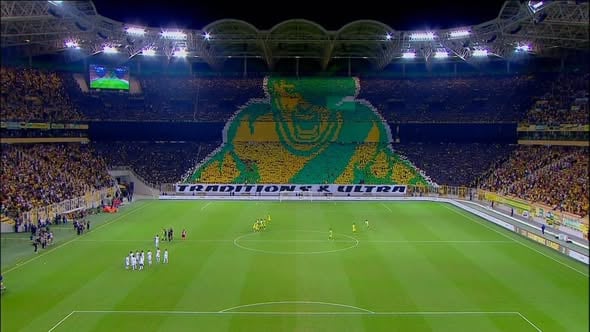 شبيبة القبائل تحذّر أنصارها من استعمال “الفيميجان” في مباراة يونغ أفريكانز