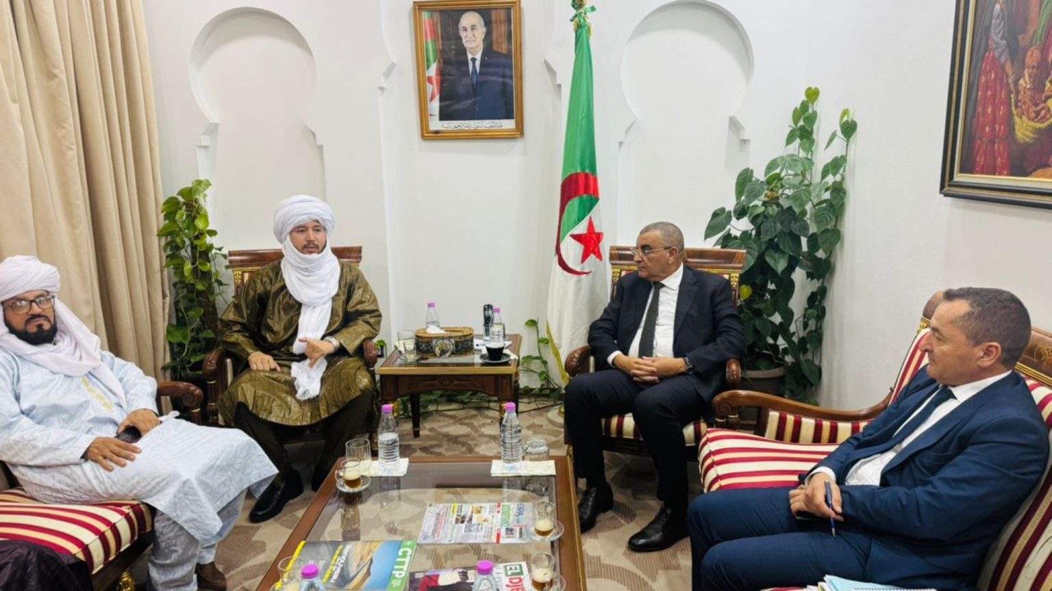 جلاوي يبحث مع نواب إليزي وبرج باجي مختار سبل تطوير الطرق وعصرنتها بالجنوب