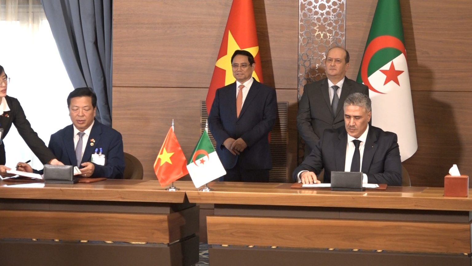 الجزائر وفيتنام توقعان على مذكرة تفاهم في مجال السكن والعمران وتطوير المدن