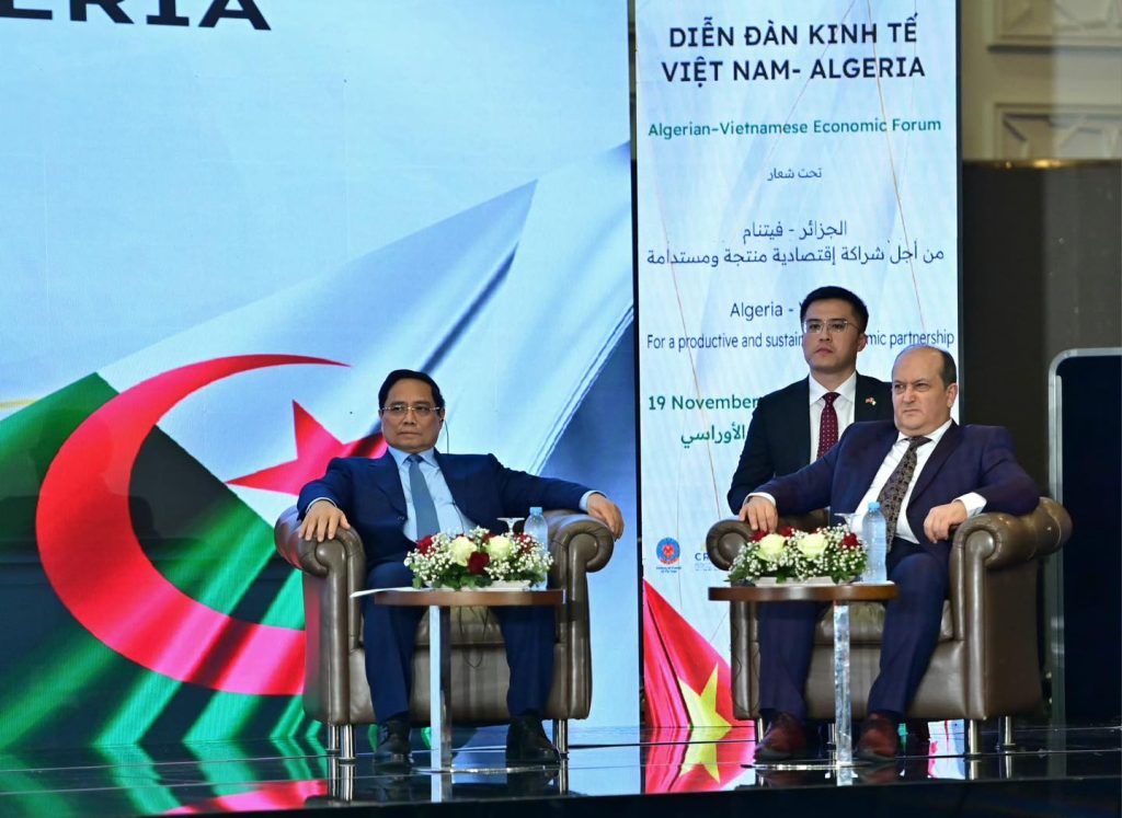 الوزير الأول يشرف على افتتاح أشغال المنتدى الاقتصادي الجزائريالفيتنامي