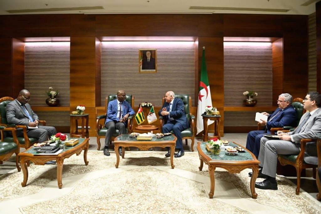 عطاف يستقبل نظيره التوغولي روبير دوسي