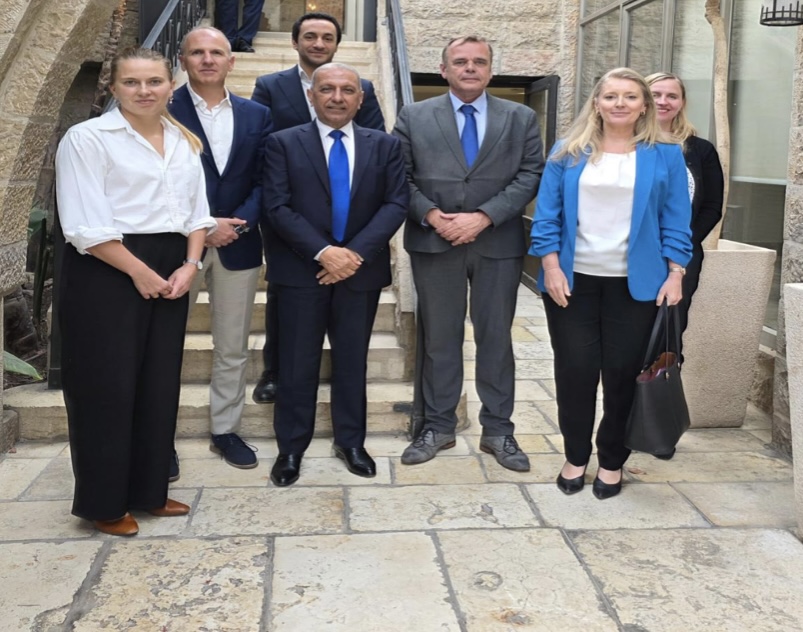 د. محمد المصري رئيس المركز الفلسطيني للبحوث والدراسات الاستراتيجية يلتقي سفراء الدول الغربية