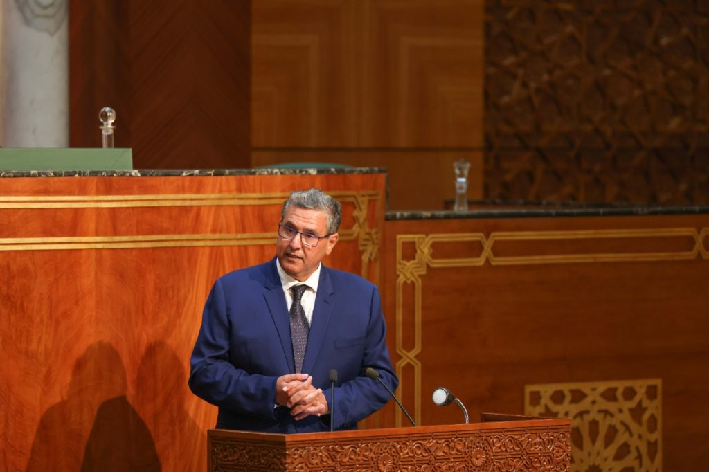 أخنوش: برامج الحكومة خفضت مستويات الفقر.. ونتعهد ببناء “مغرب دامج” يحمي كرامة المواطنين