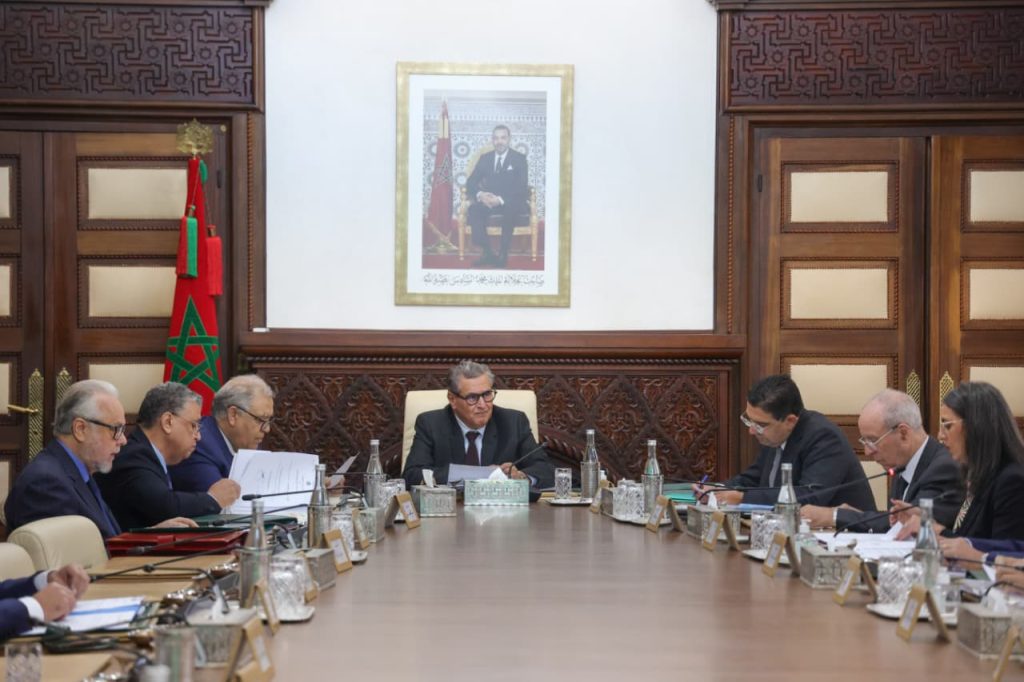 الحكومة تعتمد مشاريع مراسيم جديدة بشأن الضرائب والتخييم ومجلس المنافسة