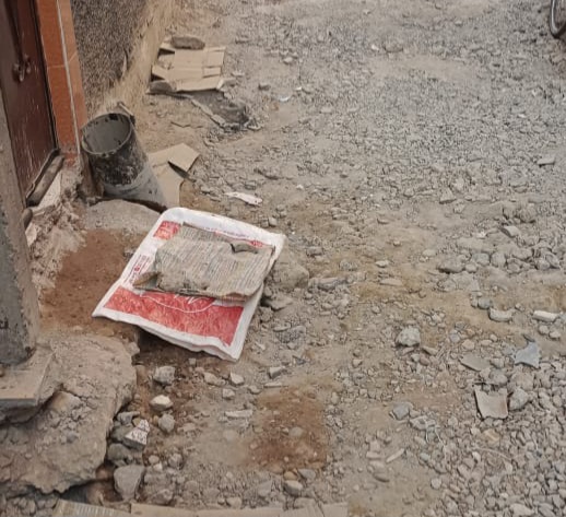 ساكنة البطحاء بأرفود تحتج على الشركة المكلفة بتأهيل الحي وتطالب بإصلاح قنوات الصرف الصحي