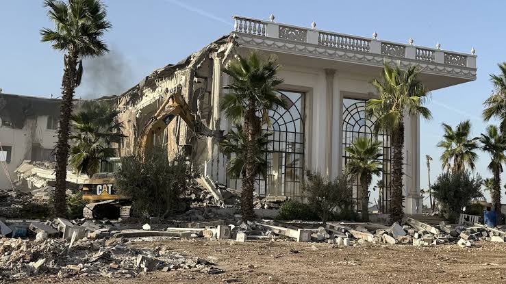 من مسكن قروي إلى ورش عملاق.. جماعة بوسكورة تشرح قصة “قصر الكرملين” المثير للجدل