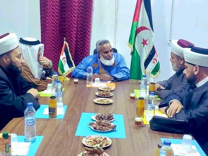 زيارة رجال دين “مرتبطين” بحزب الله إلى مخيمات تندوف تُعيد علاقة البوليساريو بإيران للواجهة (صور)