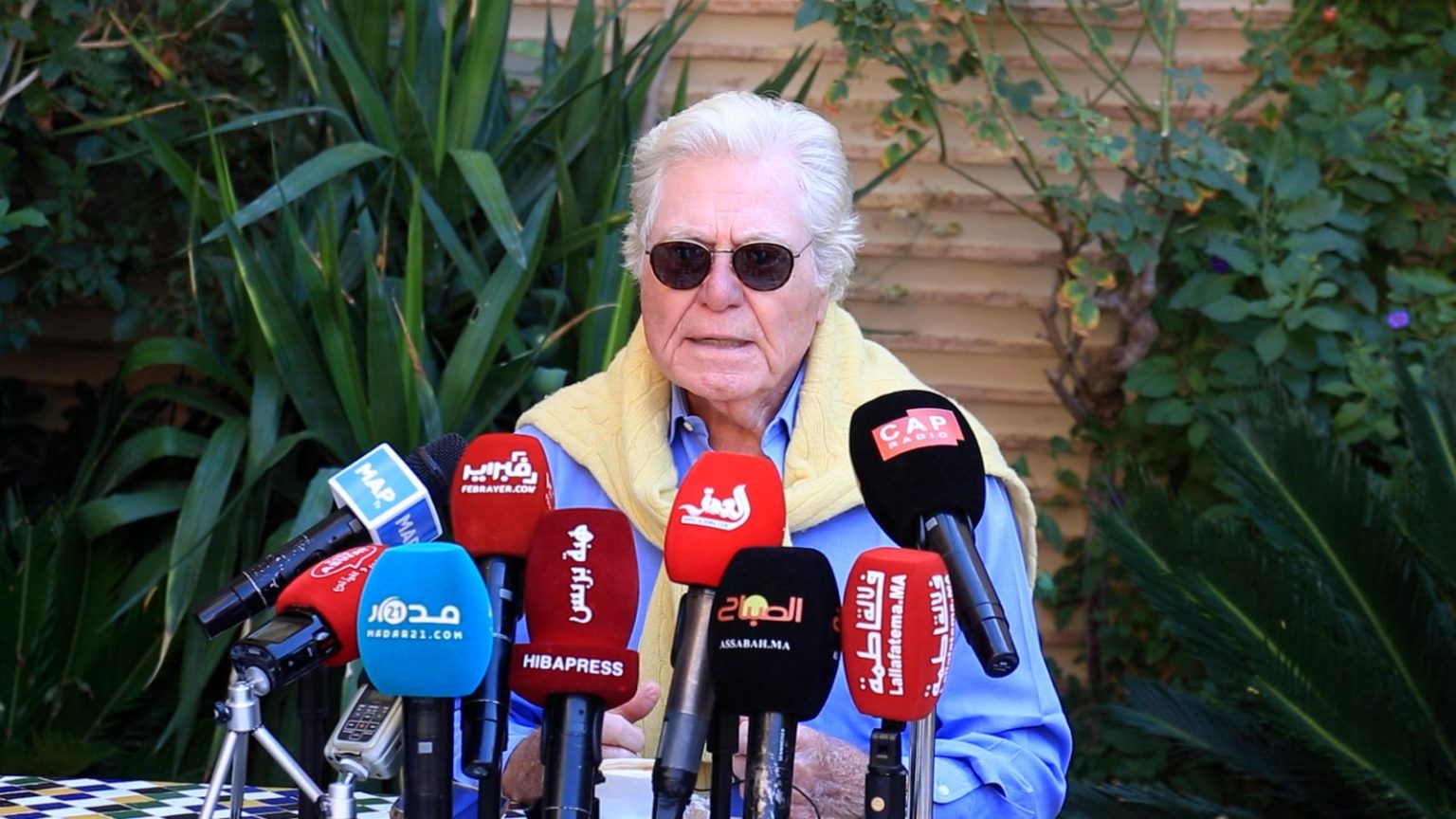 حسين فهمي يهاجم “سينما المؤثرات” ويعتبر فترة حكم مرسي “قاسية على الفن”