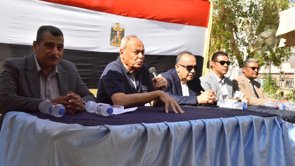 محافظ أسيوط يكرم 65 متميزًا بالسباحة خلال زيارته لنادي الشبان المسيحية محافظ أسيوط يكرم 65 متميزًا بالسباحة خلال زيارته لنادي الشبان المسيحية