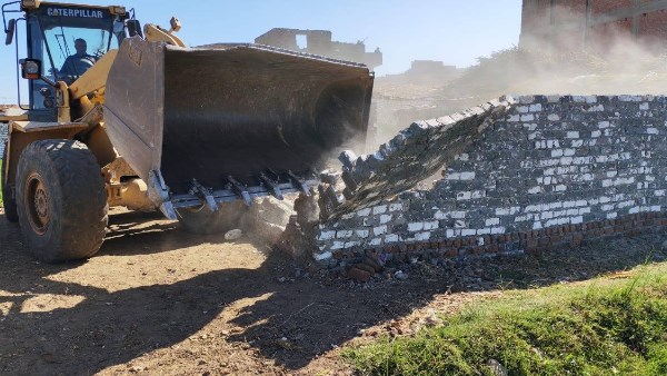 محافظ أسيوط: إزالة 16 حالة تعد على أراضي زراعية ومتغيرات مكانية محافظ أسيوط: إزالة 16 حالة تعد على أراضي زراعية ومتغيرات مكانية