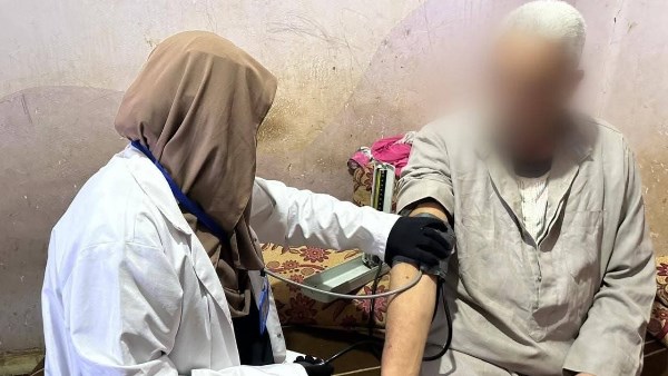 “رعاية بلا حدود” تقدم خدمات مجانية لكبار السن وذوي الهمم عبر 69 ألف زيارة منزلية بالشرقية