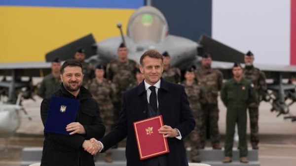 زيلينسكي يوقع اتفاقية مع فرنسا للحصول على 100 طائرة رافال