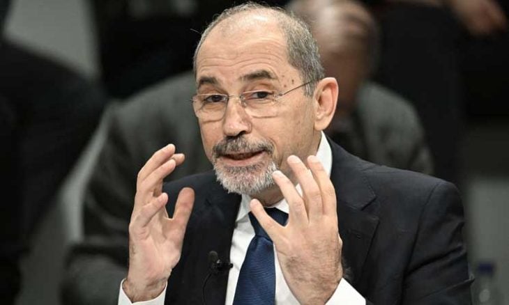 الصفدي: على حماس تسليم أسلحتها والأردن لن ينشر قوات في قطاع غزة