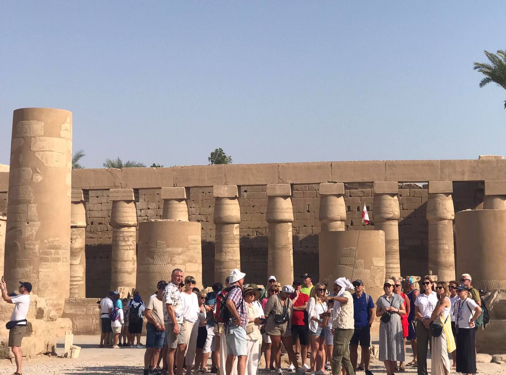 أفواج من حول العالم يستمتعون فى معابد الأقصر