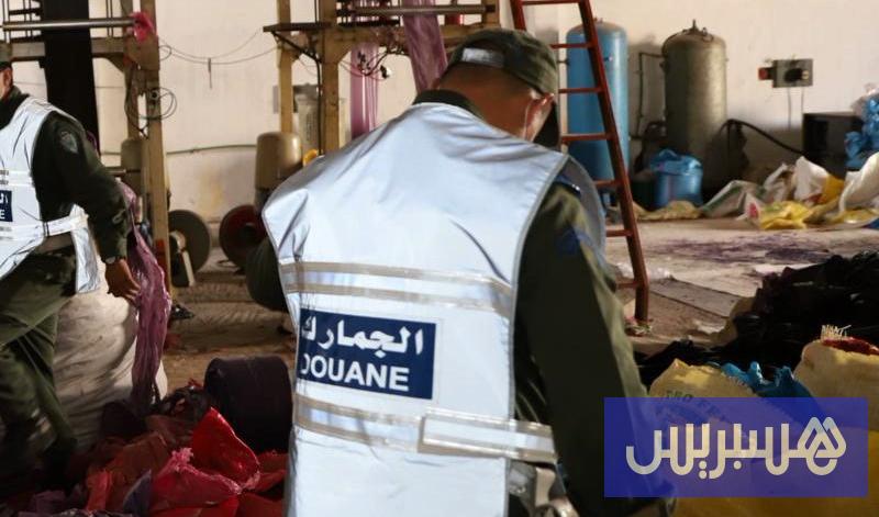 الجمارك تفتش مخازن خام البلاستيك